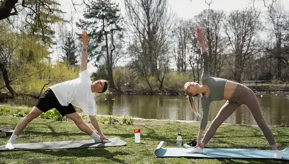 OUTDOOR YOGA FOR FRESH ENERGY
